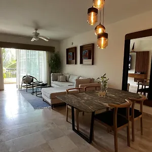 beachfront-2-bedroom-condo-in-playa-royale-resort-nuevo.hotelspuertovallarta.org/